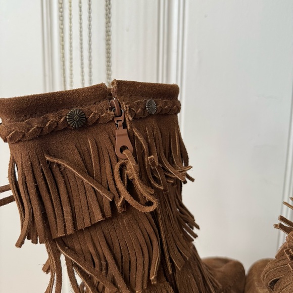 Minnetonka 3 Layer Brown Fringe Suede Moccasin Boots - Picture 6 of 7
